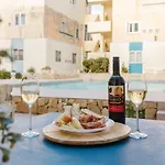 Dolmen Court Qawra Fl13 W Shared Pool! By Homely * St. Paul's Bay