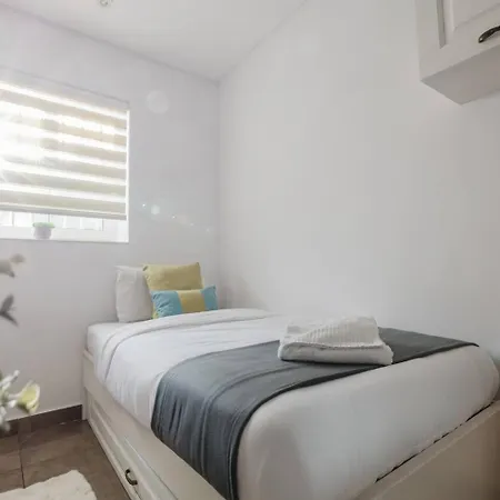 Dolmen Court Qawra Fl13 W Shared Pool! By Homely St Paul's Bay