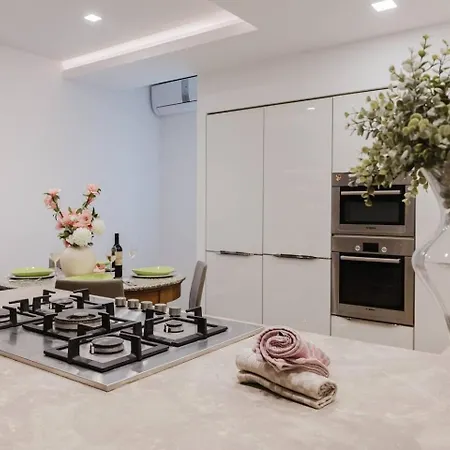 Dolmen Court Qawra Fl13 W Shared Pool! By Homely Apartamento *