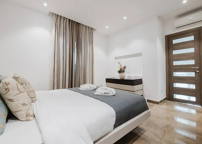 Dolmen Court Qawra Fl13 W Shared Pool! By Homely * St. Paul's Bay