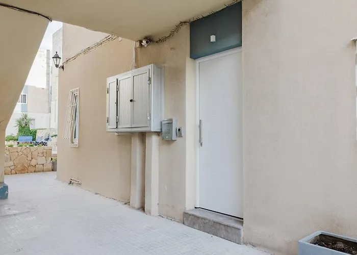 Dolmen Court Qawra Fl13 W Shared Pool! By Homely *