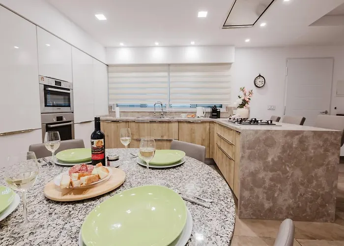 Dolmen Court Qawra Fl13 W Shared Pool! By Homely