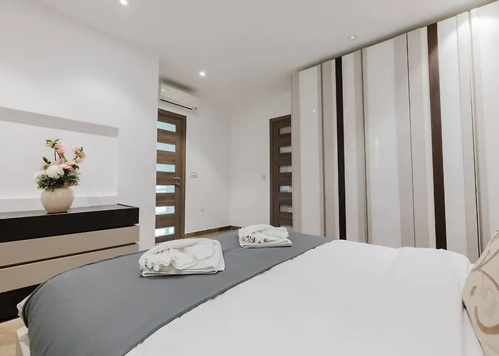 Dolmen Court Qawra Fl13 W Shared Pool! By Homely St. Paul's Bay