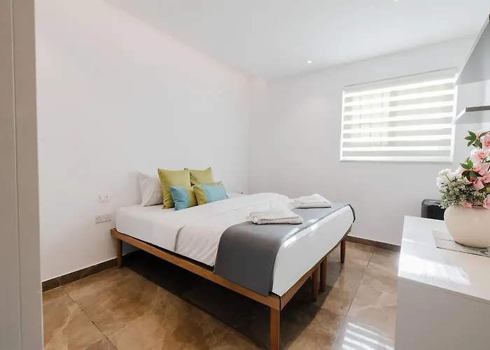 Dolmen Court Qawra Fl13 W Shared Pool! By Homely Daire