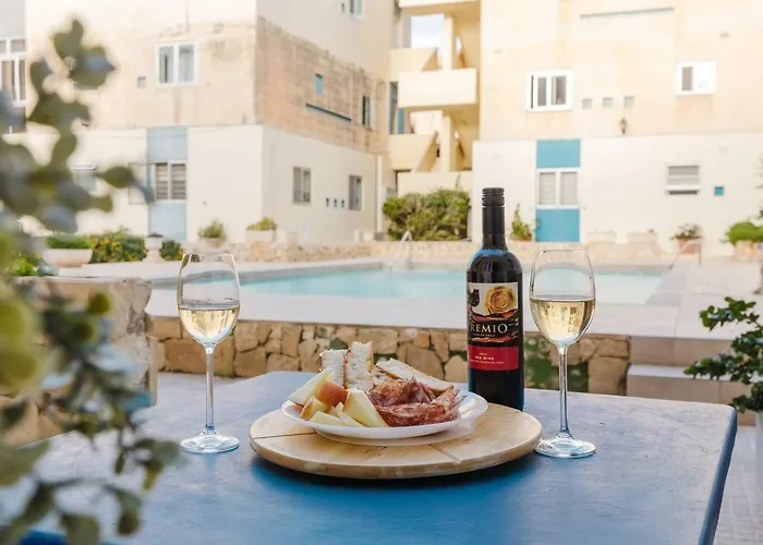 Dolmen Court Qawra Fl13 W Shared Pool! By Homely * St. Paul's Bay