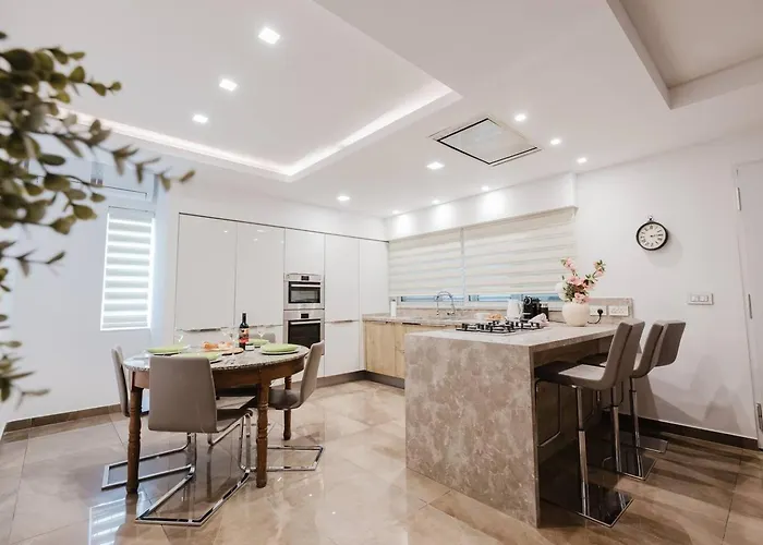 Dolmen Court Qawra Fl13 W Shared Pool! By Homely