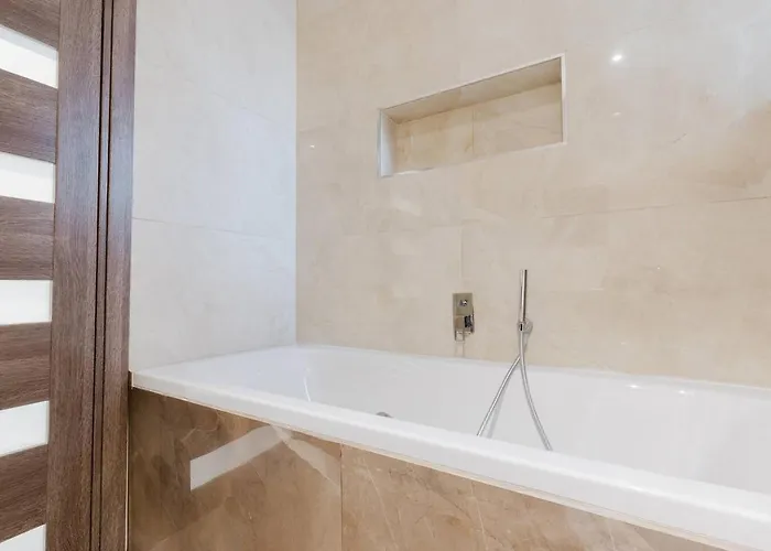 Dolmen Court Qawra Fl13 W Shared Pool! By Homely Daire