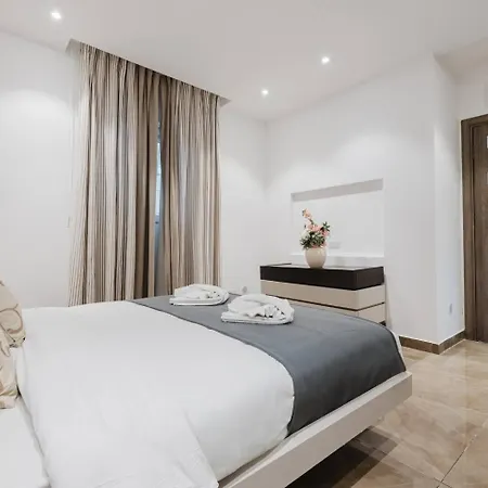 Dolmen Court Qawra Fl13 W Shared Pool! By Homely * St. Paul's Bay