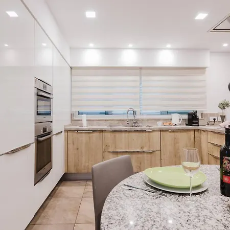 Dolmen Court Qawra Fl13 W Shared Pool! By Homely *