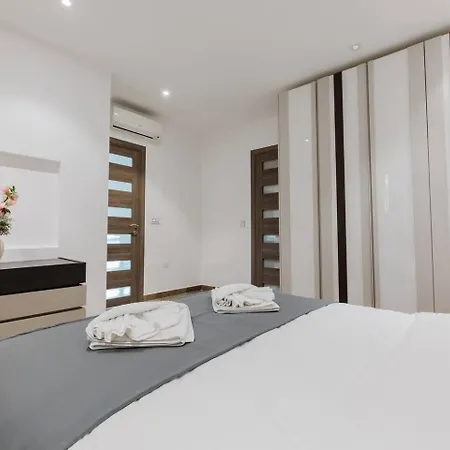 Dolmen Court Qawra Fl13 W Shared Pool! By Homely St. Paul's Bay