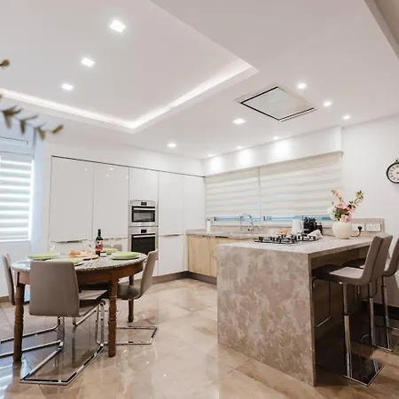 Dolmen Court Qawra Fl13 W Shared Pool! By Homely